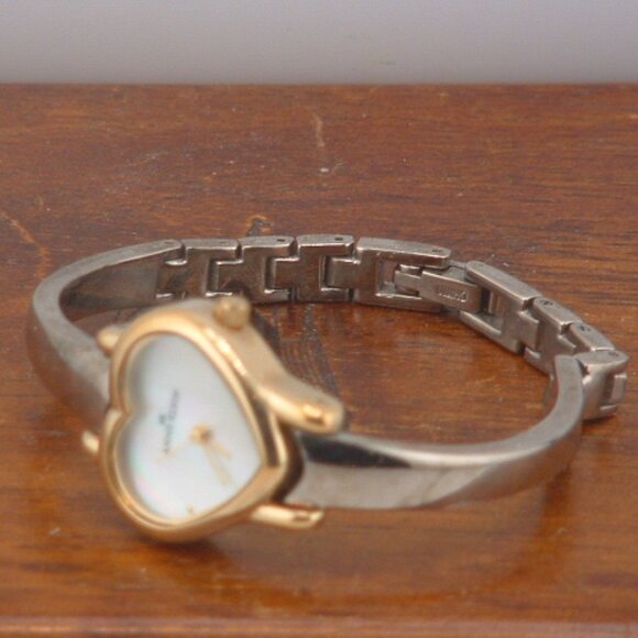 Pre-Owned Women’s Anne Klein Heart Shape 10/7475 Dress Analog Watch - Picture 3 of 6